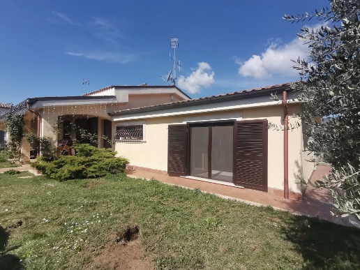 casa indipendente in affitto a Lariano