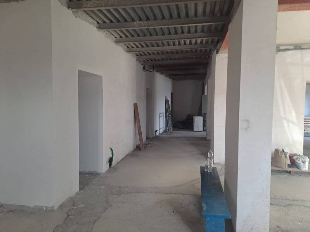 negozio in affitto a Lariano