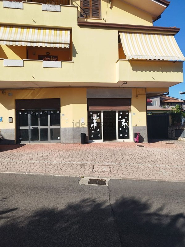 locale commerciale in affitto a Lariano