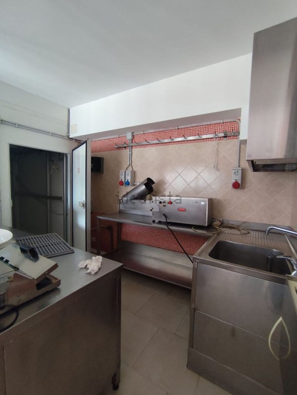 locale commerciale in affitto a Lariano