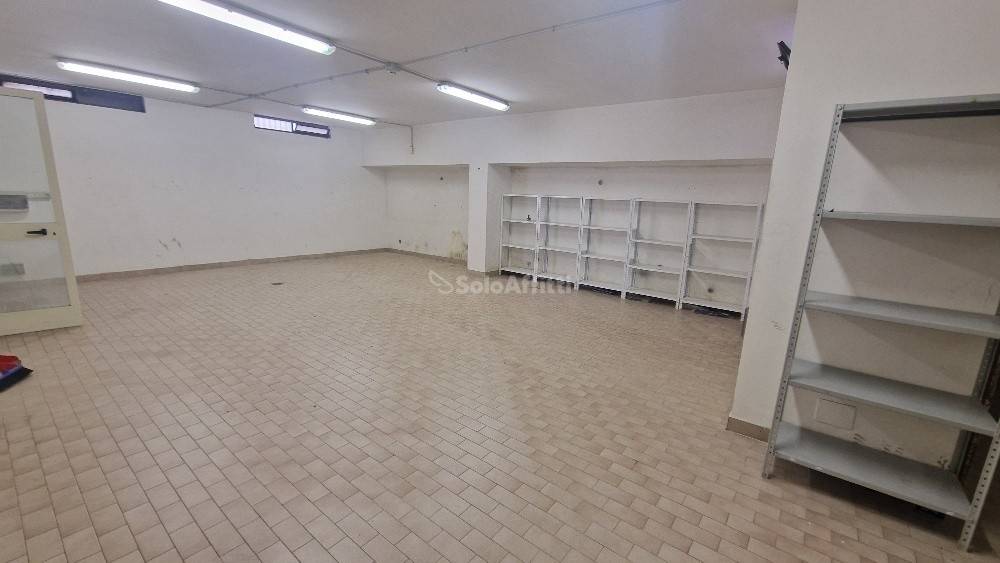 locale commerciale in affitto a Ladispoli