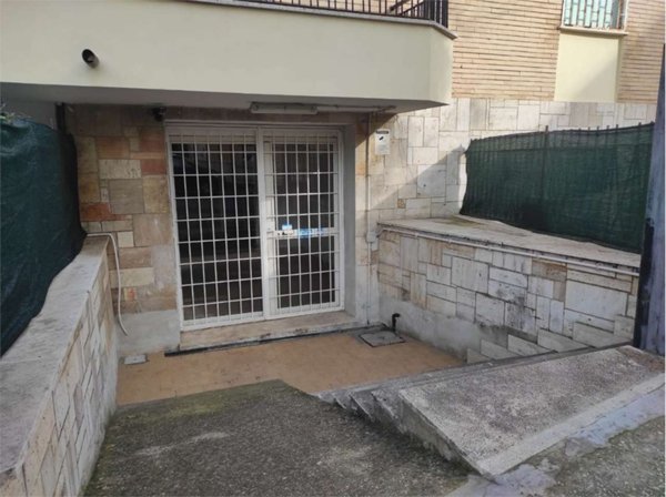 locale commerciale in affitto a Ladispoli
