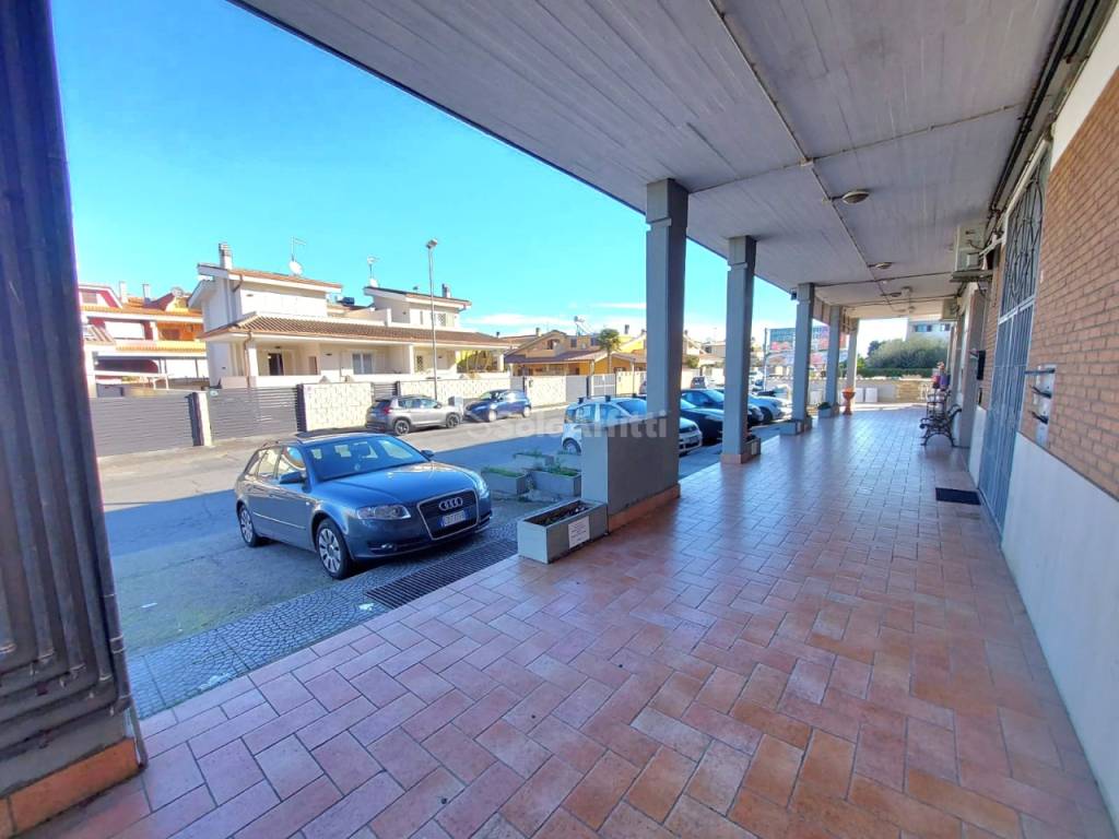 negozio in affitto a Ladispoli