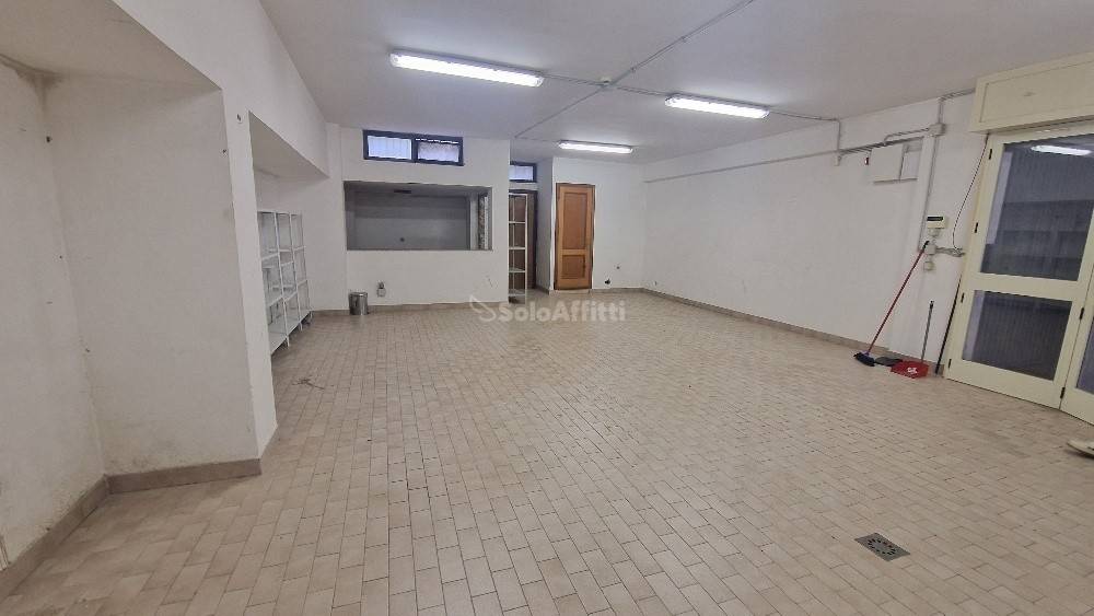 locale commerciale in affitto a Ladispoli