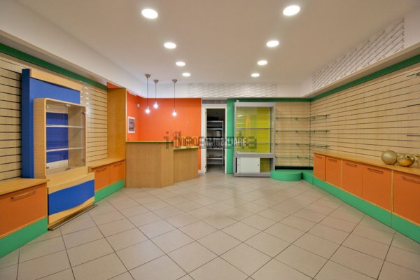 locale commerciale in affitto a Ladispoli