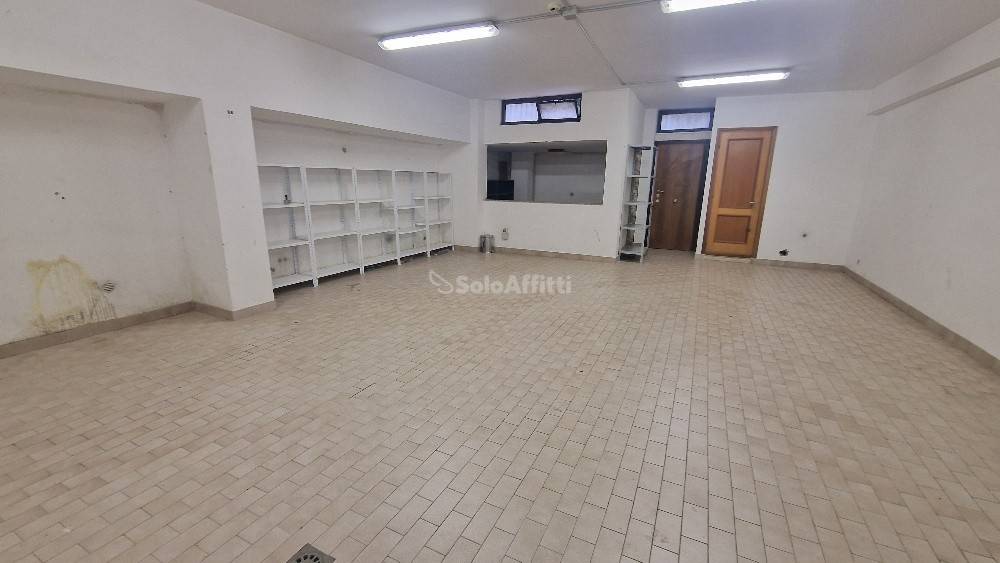 locale commerciale in affitto a Ladispoli