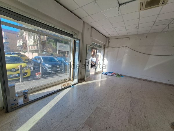 locale commerciale in affitto a Ladispoli