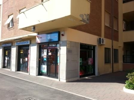 locale commerciale in affitto a Ladispoli