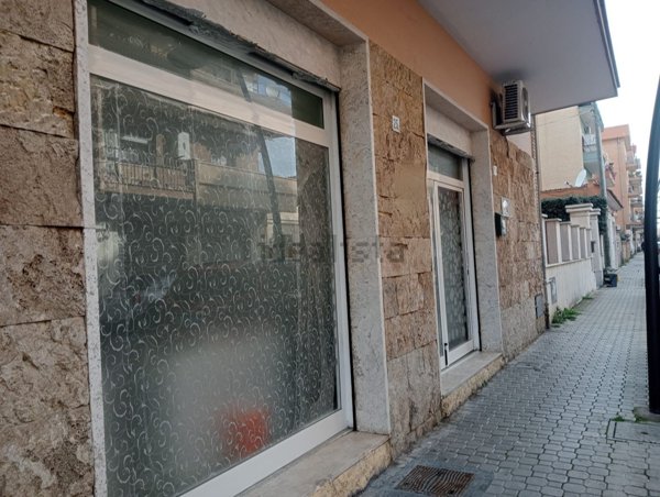 locale commerciale in affitto a Ladispoli