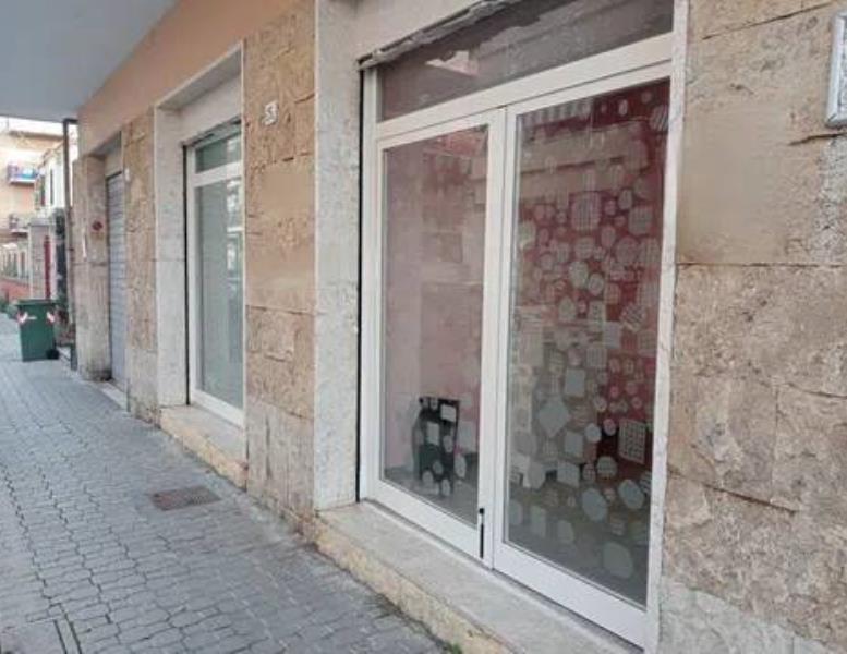 locale commerciale in affitto a Ladispoli