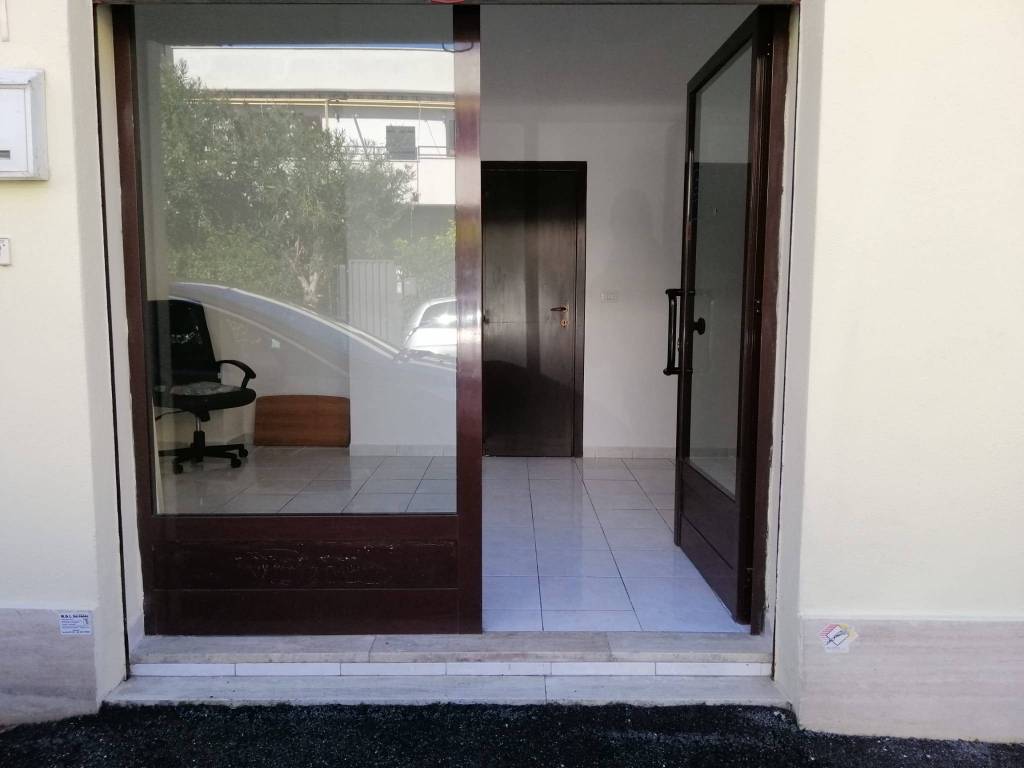 negozio in affitto a Ladispoli