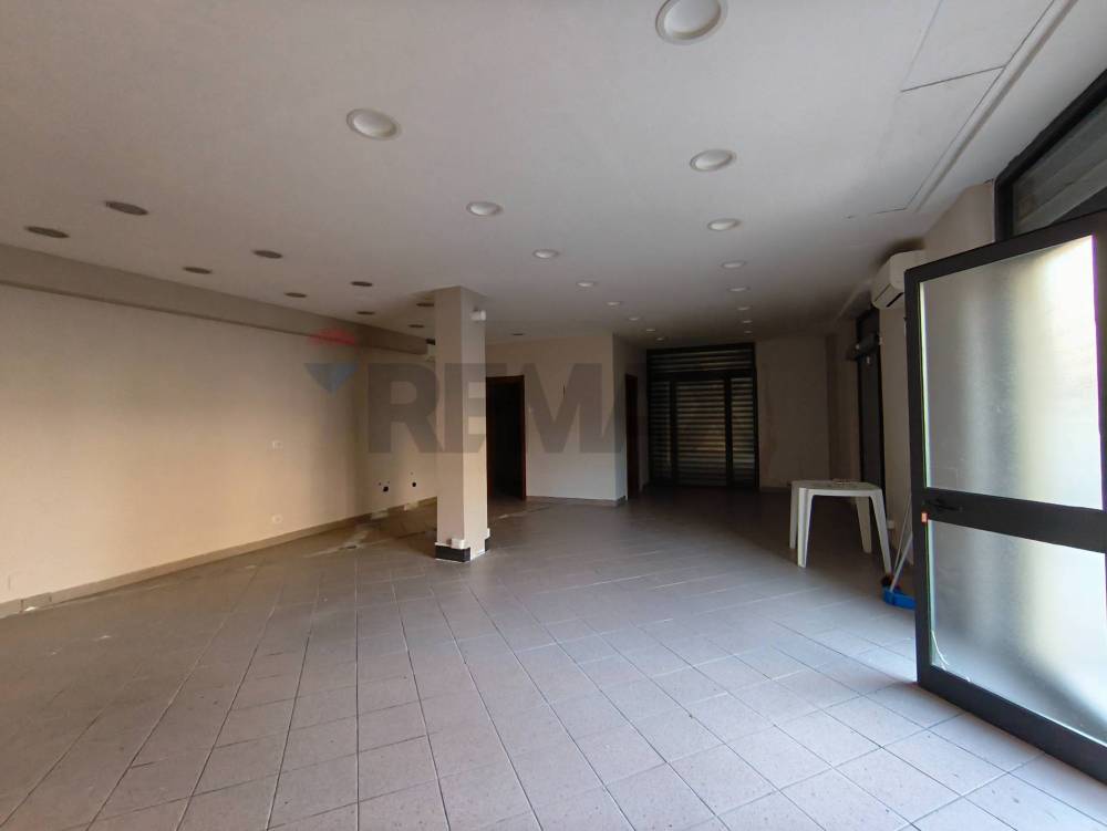 locale commerciale in affitto a Ladispoli