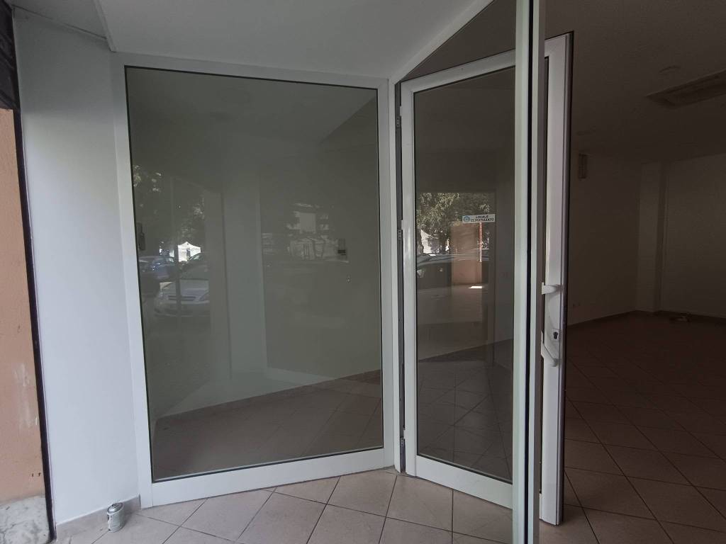 negozio in affitto a Ladispoli