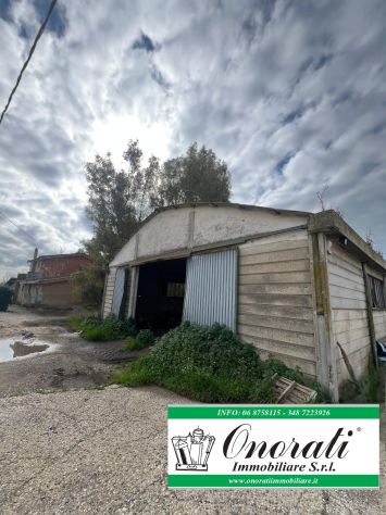 locale commerciale in affitto a Ladispoli