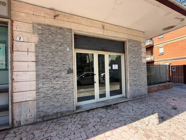 negozio in affitto a Ladispoli