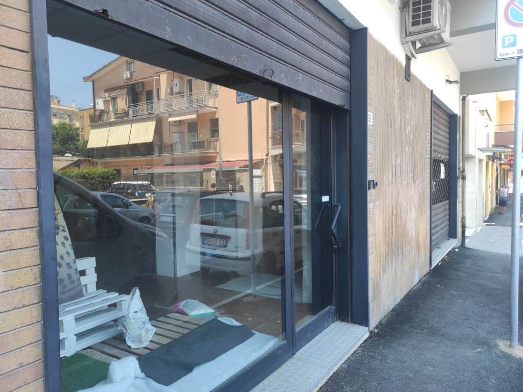 negozio in affitto a Ladispoli