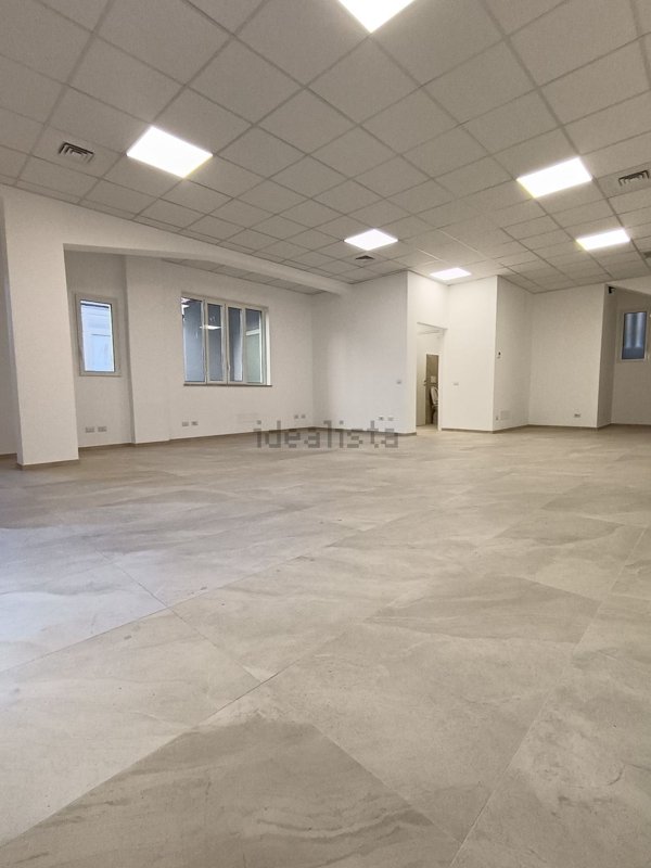 locale commerciale in affitto a Ladispoli