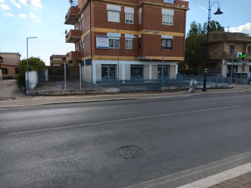 negozio in affitto ad Ardea in zona Nuova California