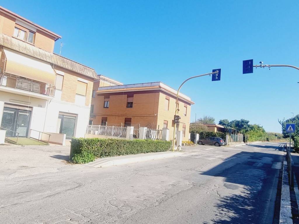 negozio in affitto ad Ardea in zona Banditella