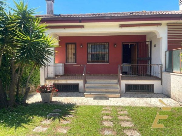 casa indipendente in affitto ad Ardea in zona Lido dei Pini