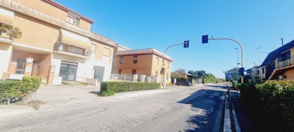 locale commerciale in affitto ad Ardea