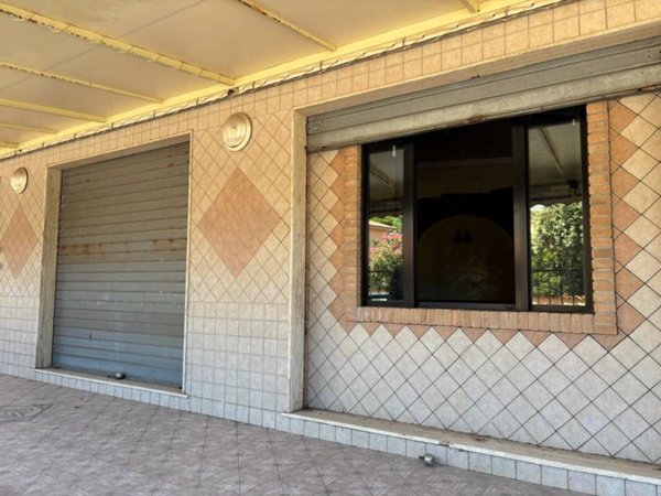 negozio in affitto ad Ardea in zona Lido dei Pini