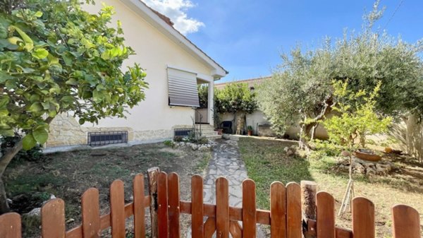 casa indipendente in affitto ad Ardea