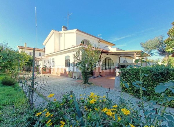 casa indipendente in affitto ad Ardea