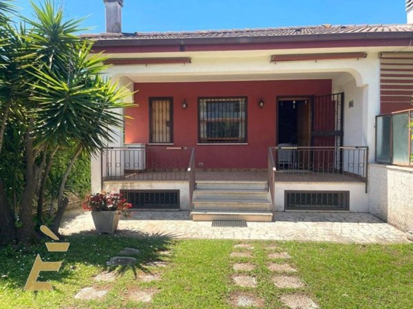 casa indipendente in affitto ad Ardea in zona Colle Romito