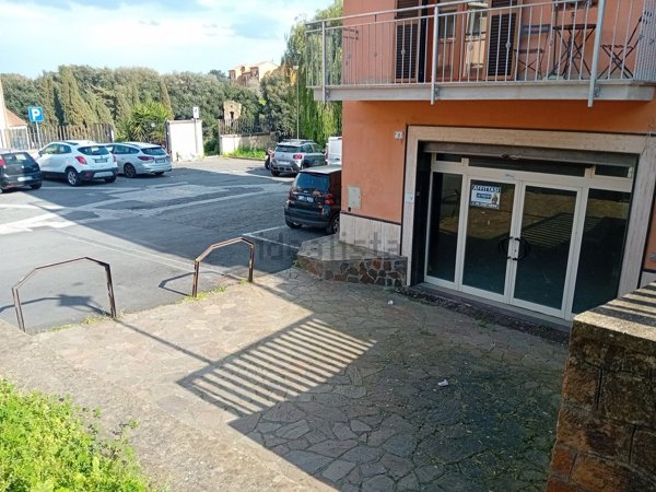 locale commerciale in affitto ad Ardea