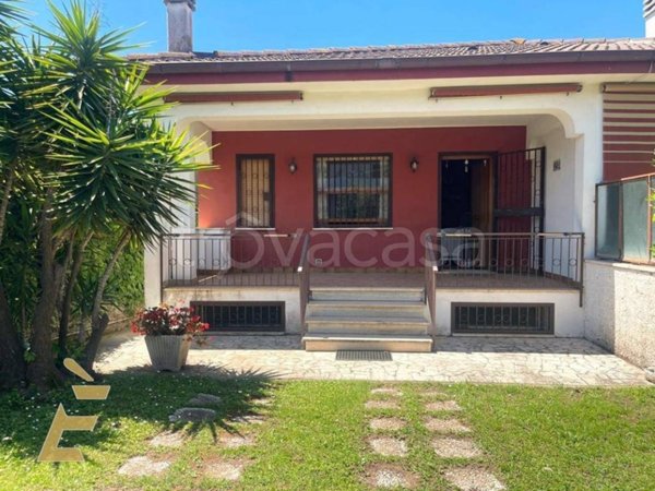 casa indipendente in affitto ad Ardea in zona Lido dei Pini