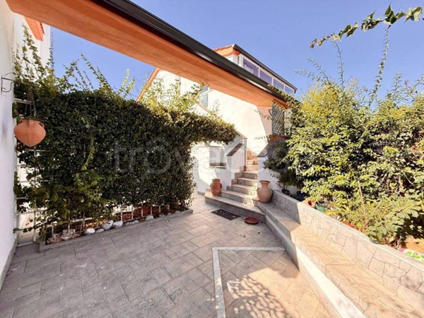 casa indipendente in affitto ad Ardea