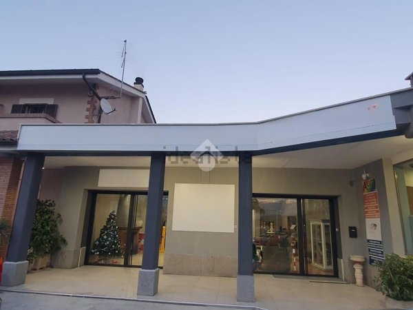 locale commerciale in affitto ad Ardea in zona Castagnetta