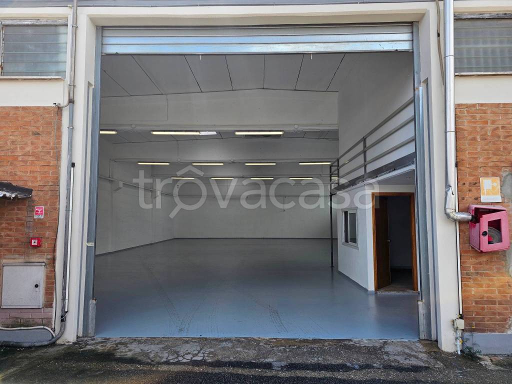 locale commerciale in affitto a Ciampino