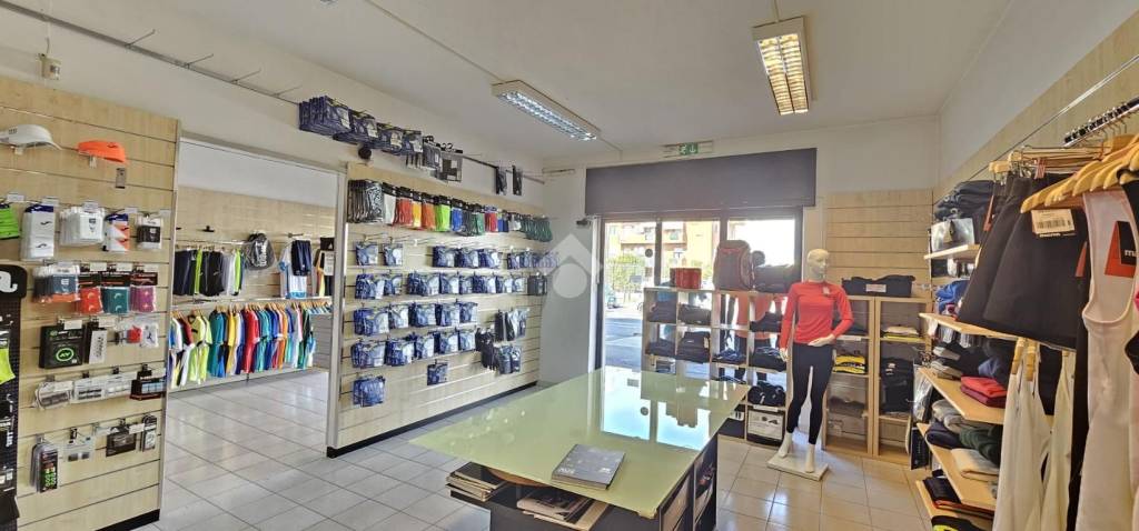 negozio in affitto a Ciampino