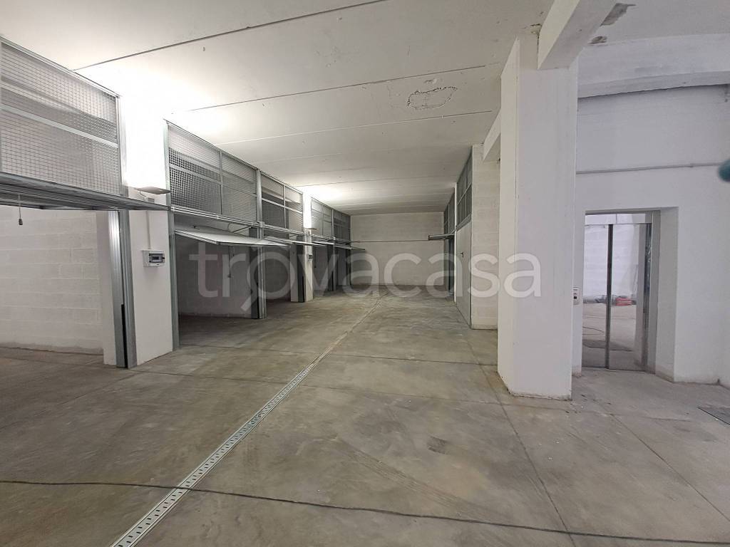 locale di sgombero in affitto a Ciampino