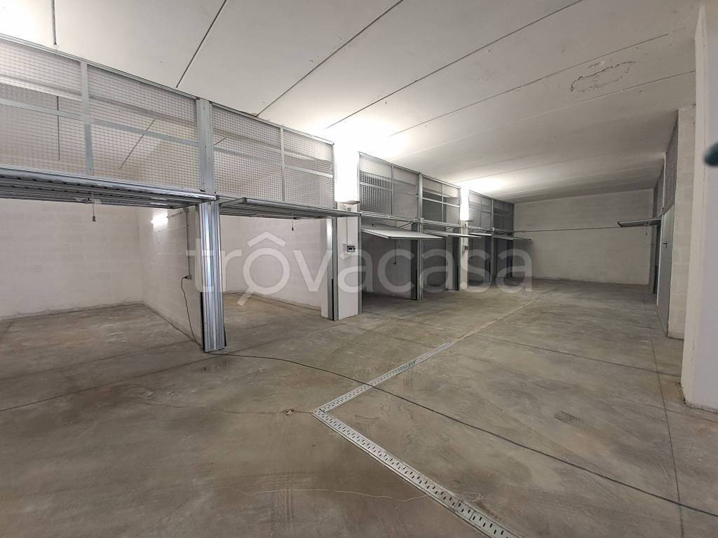 locale di sgombero in affitto a Ciampino