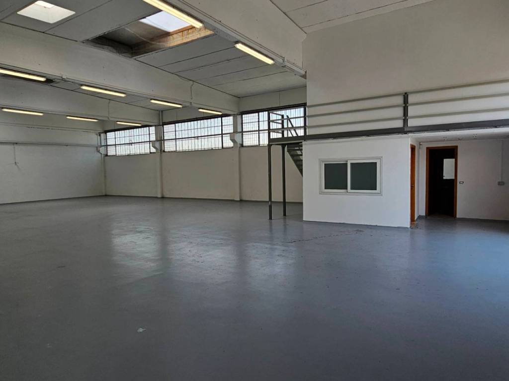 locale commerciale in affitto a Ciampino