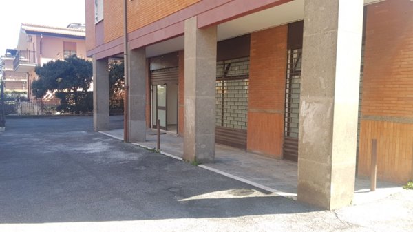 negozio in affitto a Ciampino