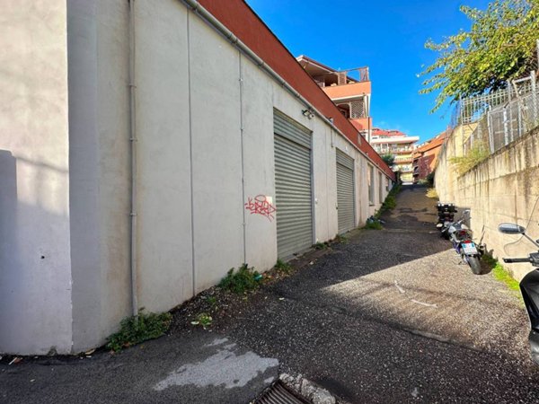 locale commerciale in affitto a Ciampino
