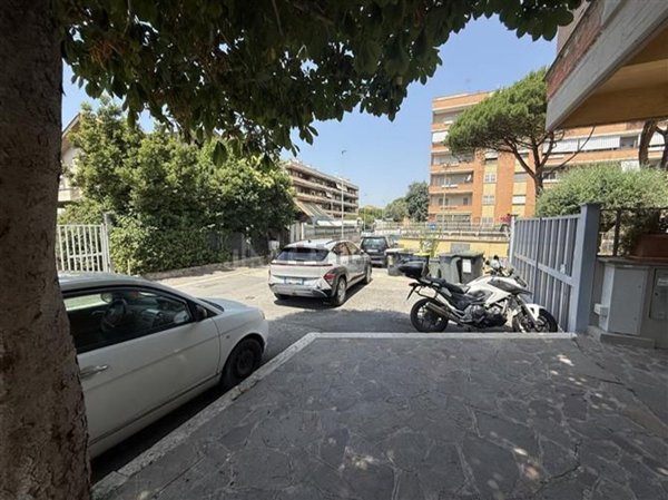 locale commerciale in affitto a Ciampino