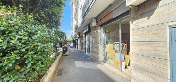 locale commerciale in affitto a Ciampino
