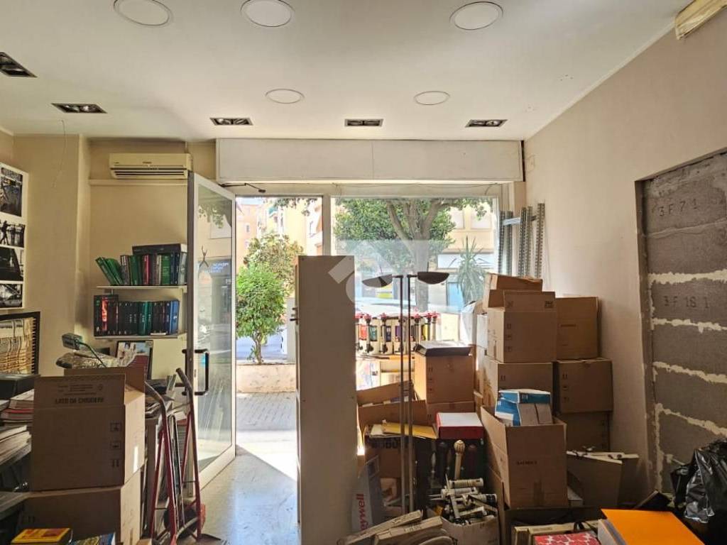 locale commerciale in affitto a Ciampino