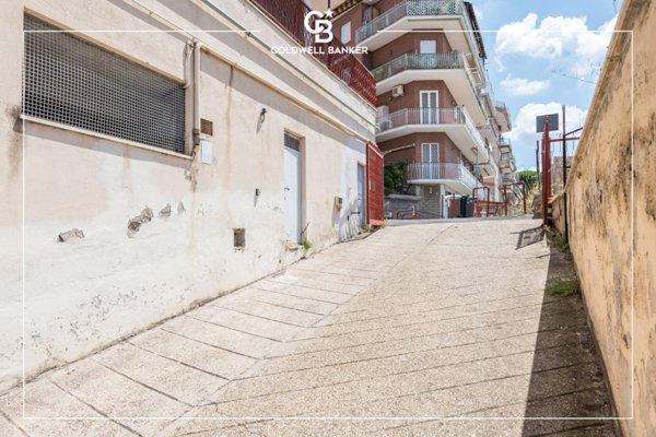 locale di sgombero in affitto a Ciampino