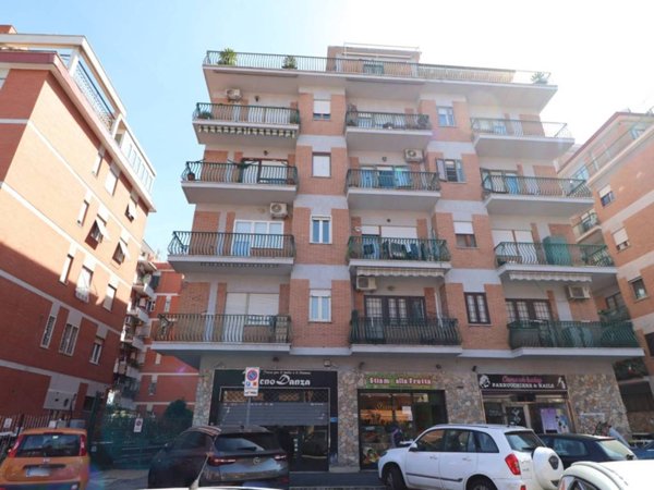 locale commerciale in affitto a Ciampino
