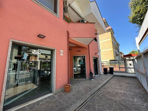 negozio in affitto a Ciampino