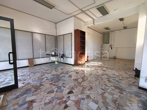 negozio in affitto a Ciampino