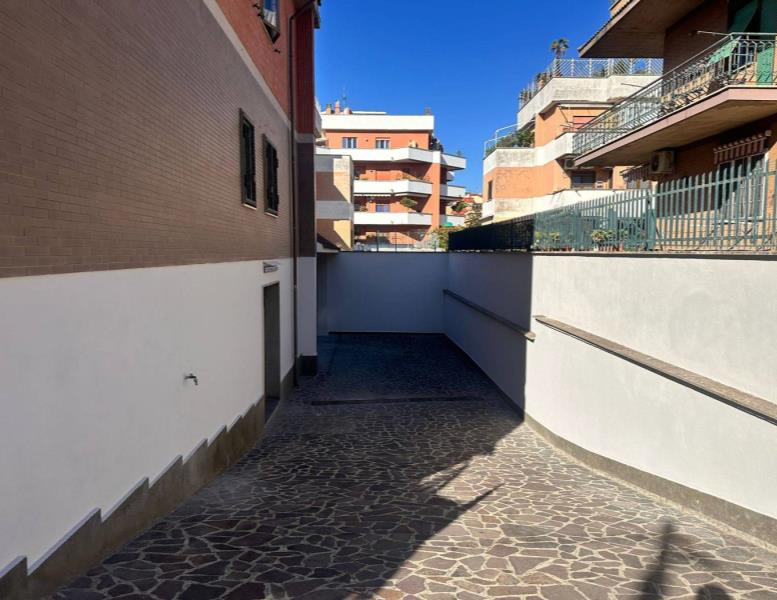 locale commerciale in affitto a Ciampino