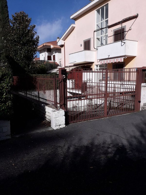 locale di sgombero in affitto a Ciampino