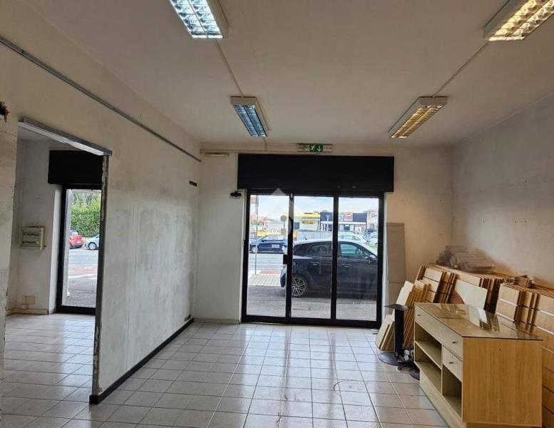 locale commerciale in affitto a Ciampino in zona Acqua Sotterra